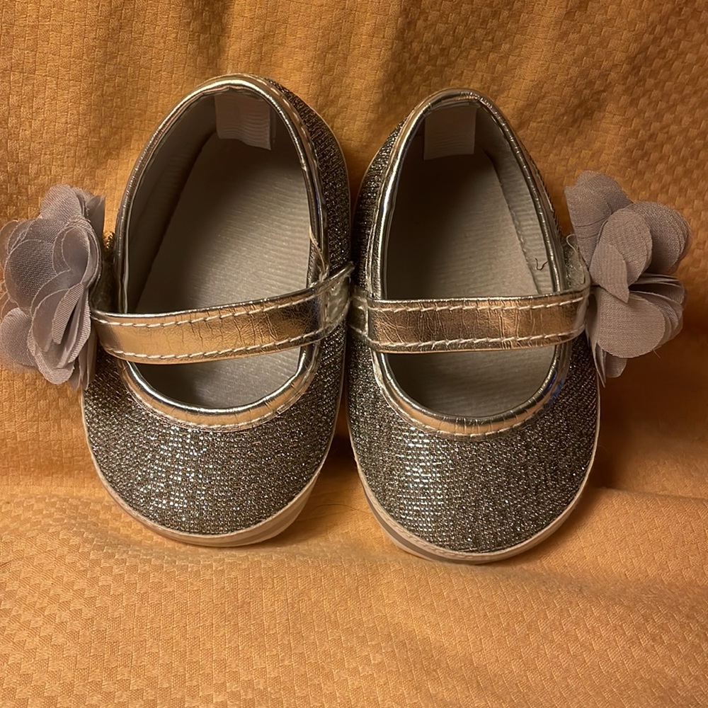 Girls/toddler Sliver glittery Stepping stones shoes w/velcro sz 6-9